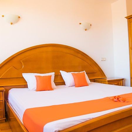 Family Hotel Elegance アルバナシ 部屋 写真