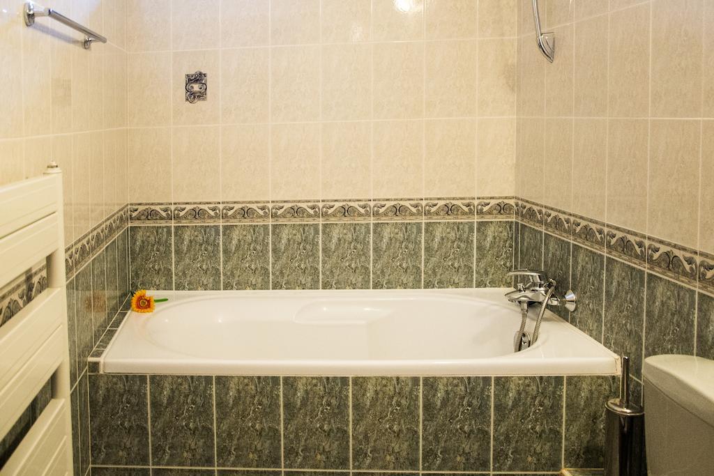 Family Hotel Elegance アルバナシ エクステリア 写真