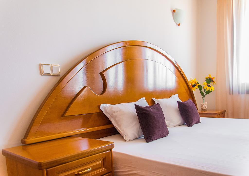 Family Hotel Elegance アルバナシ 部屋 写真