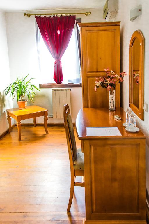 Family Hotel Elegance アルバナシ 部屋 写真