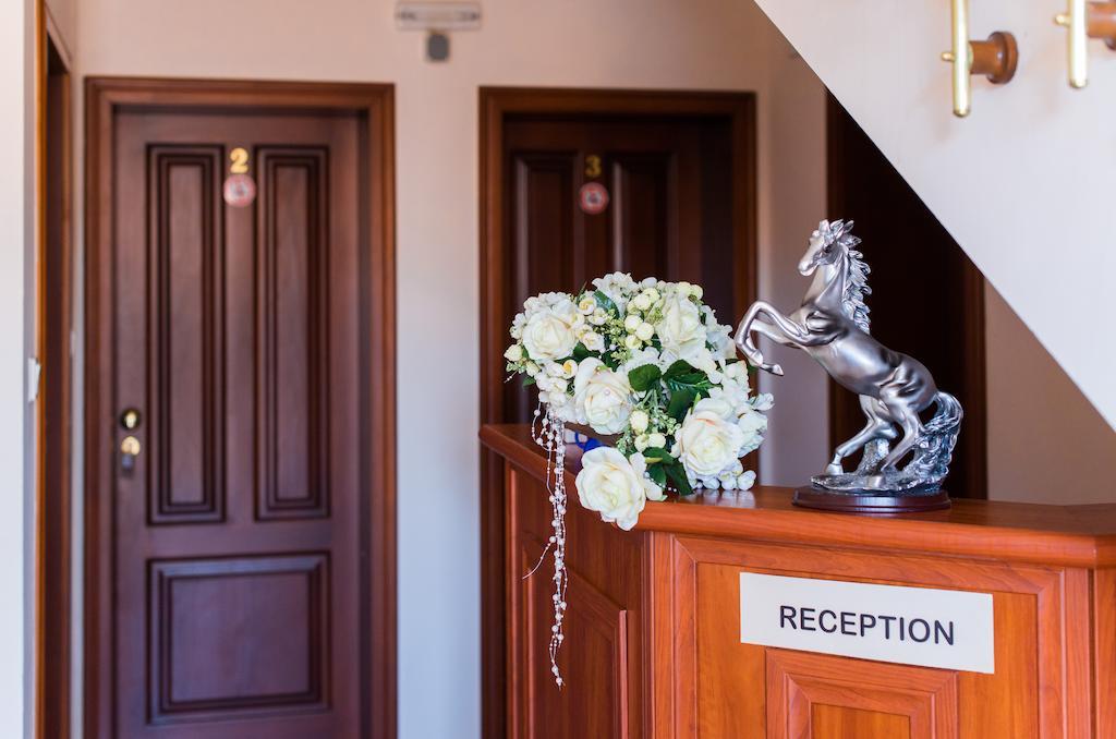 Family Hotel Elegance アルバナシ エクステリア 写真